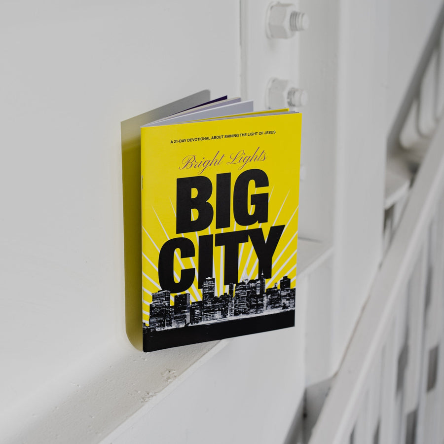 Bright Lights, Big City: A 21-Day Devotional About Shining the Light of Jesus (Ages 11-14)